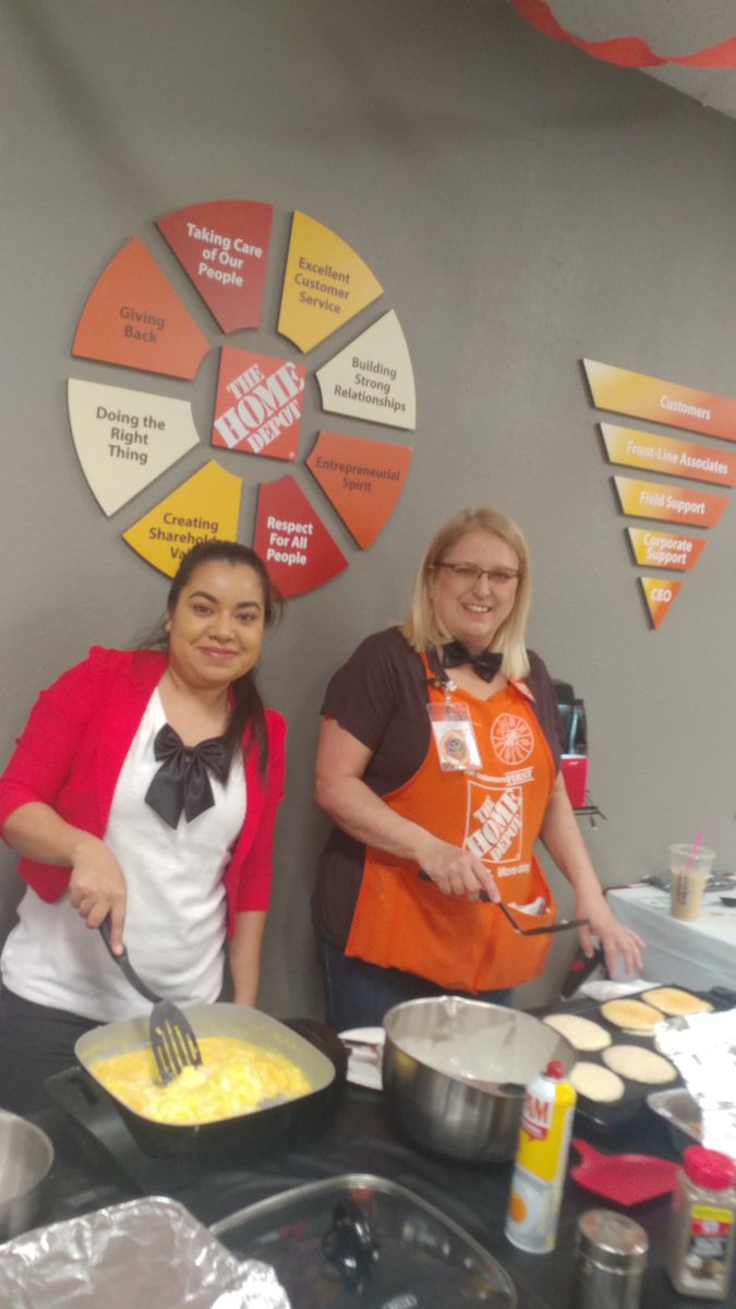 Bootz1536's tweet photo. Kicking it off with some breakfast #team472 #D130Driven #casinoroyale #successsharingweekend https://t.co/AlSVconjyu