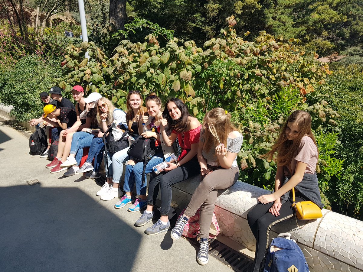 INSMontsuar's tweet photo. Avui els participants de l'intercanvi amb Letònia visitem BCN: Sagrada Família, Parc Güell i Barri Gòtic. https://t.co/XOZidK7Ap7