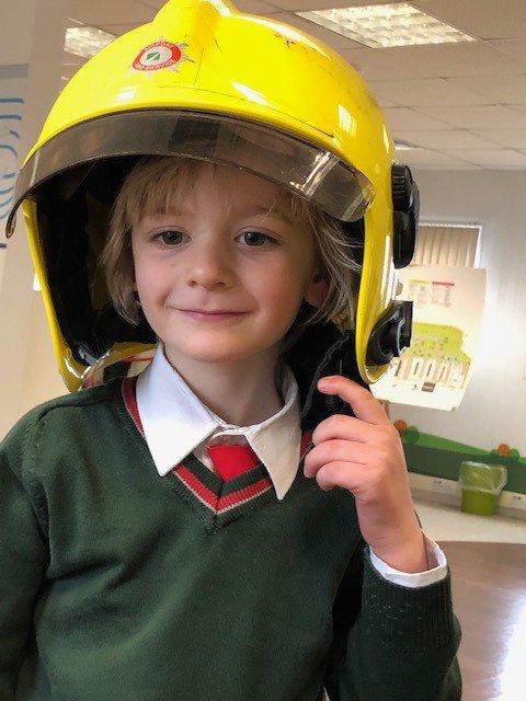 Fairstead_House's tweet photo. Years 1&2 had a wonderful time visiting @STN_Airport today! The children watched the aeroplanes take off & land, then met firefighters & airport rangers who explained to the children the very important jobs they do at the airport. #pilotsofthefuture #outsidetheclassroom https://t.co/EXizsQjUyV