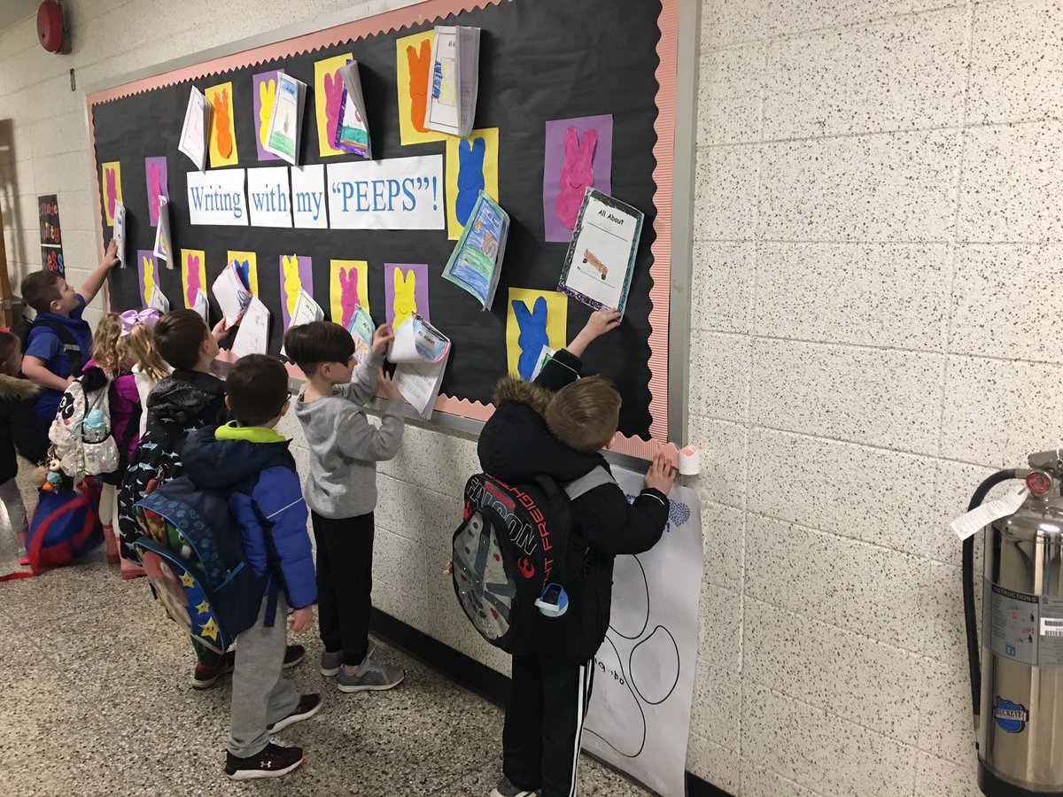 When the kindergarten writing celebration draws a crowd before the bell even rings... #MTPSpride @MrsSanfordNMS @NewMonmouthElem @elisa_walling <a href="/TCRWP/">TCRWP</a>