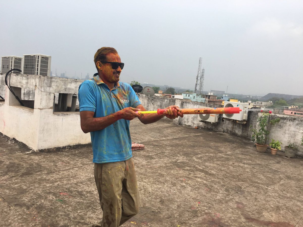 ManthanSanghvi4's tweet photo. @HPCL #HPCLVouchers #MyHoliMemory #ContestAlert @HPCL my holi memories.. which I cherish all through my life https://t.co/58RwmnXsmF