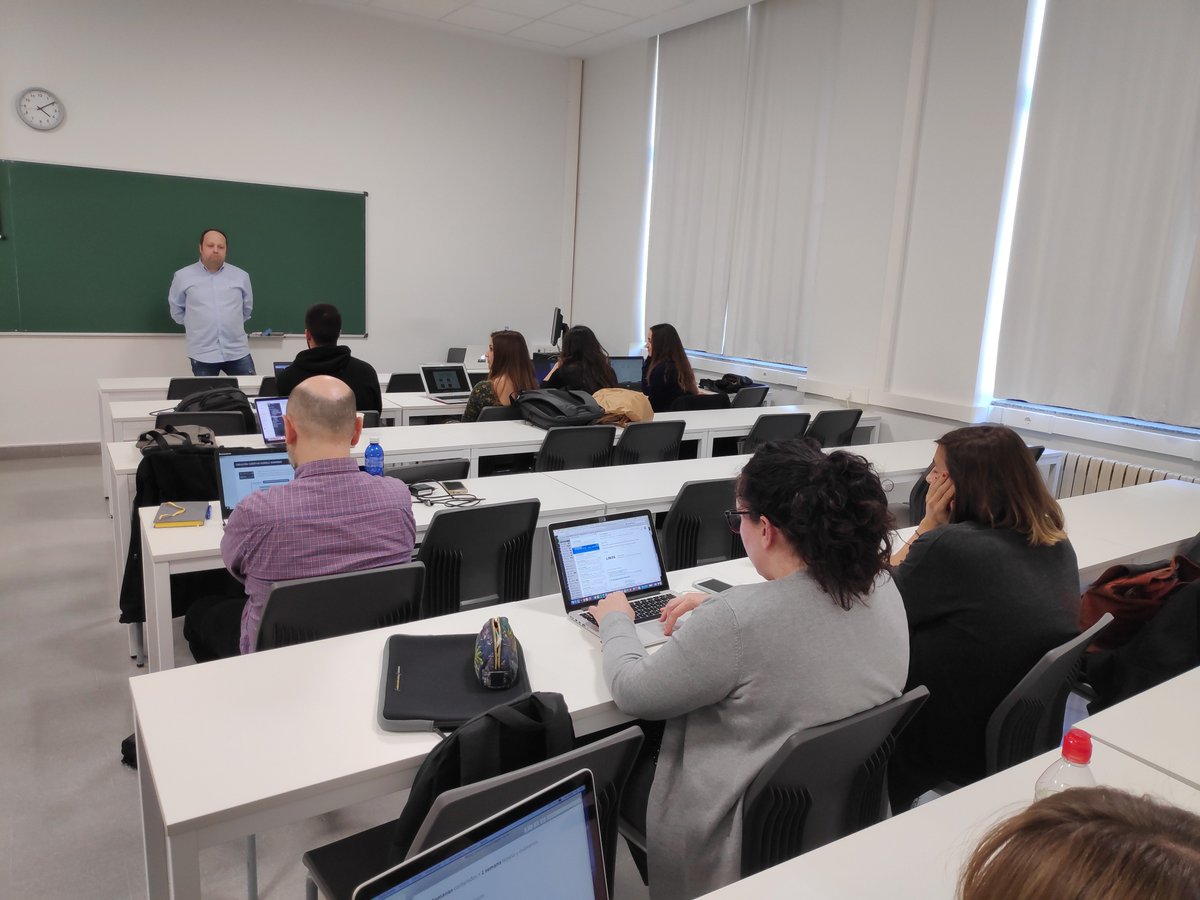 lin3s's tweet photo. Comienza una nueva edición del curso Exact Match en la universidad de @deusto de Bilbao. Todos en sus puestos para aprender sobre marketing digital y exprimir al máximo las campañas en #GoogleAds.
#LIN3S #Formación #SEM #Digital https://t.co/H9pPNOIfvg