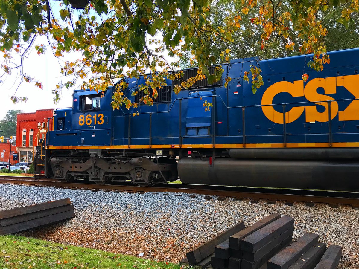What’s a fun Friday activity in a small town? Watching the trains pass right through the middle of downtown! 🚂
⚡️ Downtown Waxhaw, NC
#waxhawliving