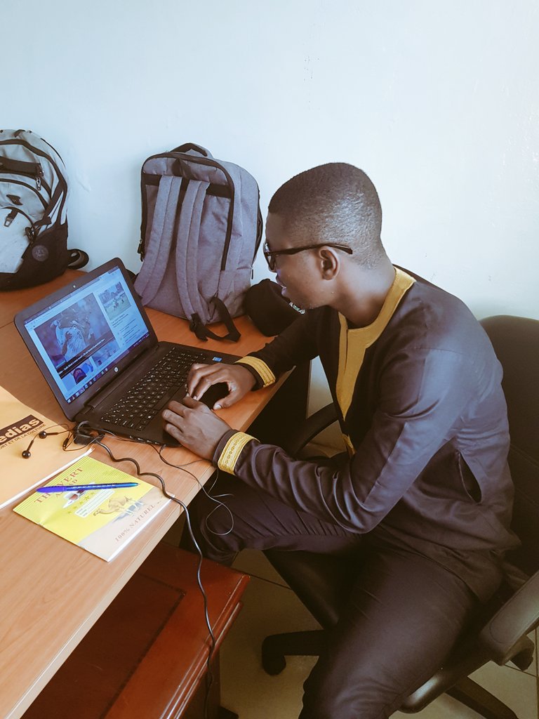 Cismediasgn's tweet photo. @KabaKoutoubou rédacteur en chef de #CISTV en ce moment sur #CisRadio dans le #CisLive https://t.co/BOb4Q7EuzL