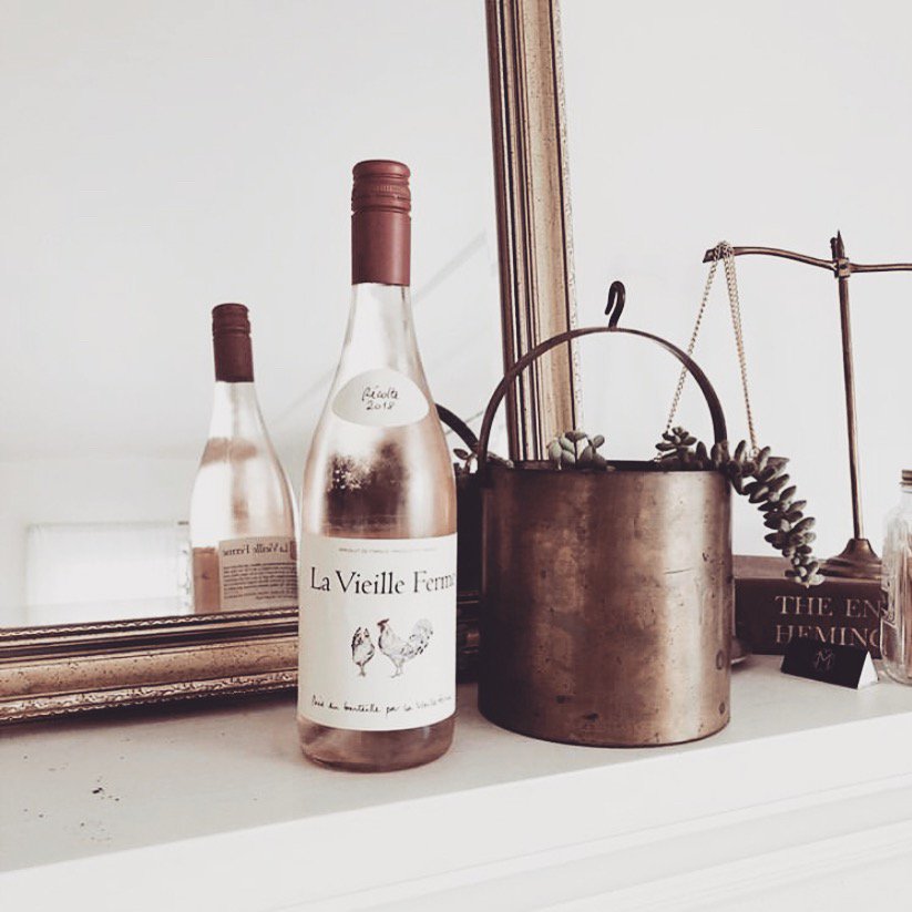 Weekend for your palate! 
#lavieilleferme #wine #chickenwine #roséwine #frenchwine