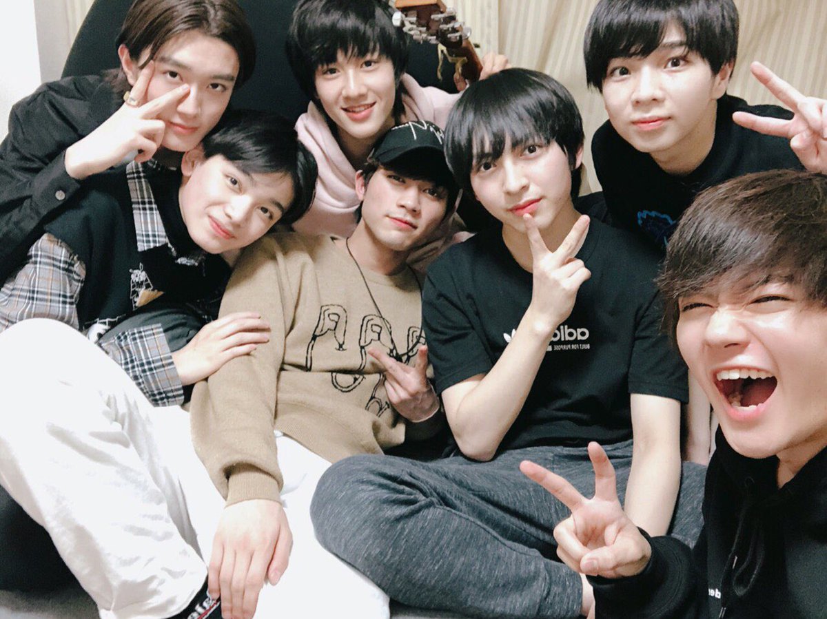 milk_info's tweet photo. 佐野勇斗、21歳になりましたぁーー！

なななんと。
メンバー7人が僕の家に駆けつけてお祝いしてくれました😭

奇跡です。

こんな素敵なグループないです

人生で忘れられない誕生日になりました☺️

本当にありがとうっ！！

この7人と、み！るきーずと、いつまでも一緒にいたいです

佐野勇斗より https://t.co/N1feZvvoWT