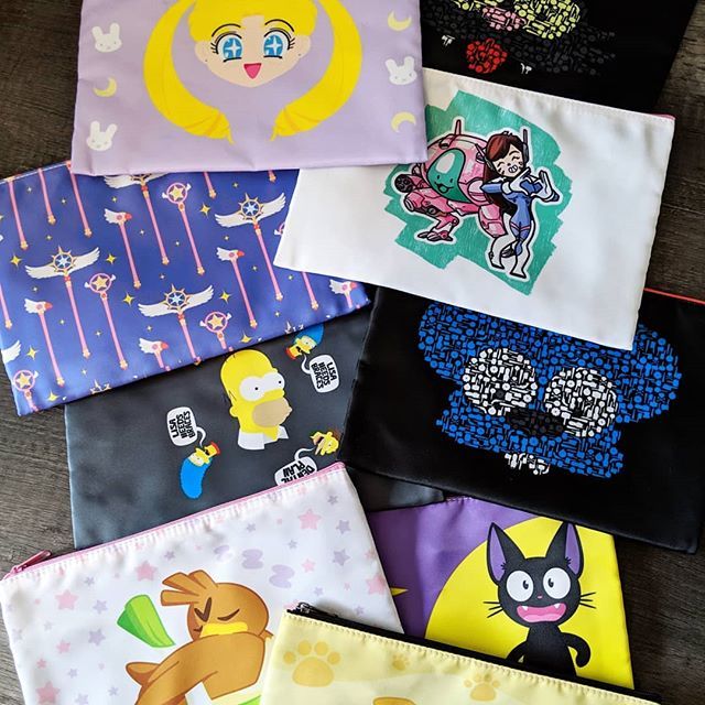 [🏃 LET'S GET GOING!🏃‍♀️]
Got places to see? People to meet? Our extra big pouches will make sure you wont forget what you need! At 9'x6' with an inner pocket, they're perfect to use as a #pencilcase or #travelpouch. 👀Check out our new #cardcaptorsakura &… instagram.com/p/BvUHVccBzVZ/