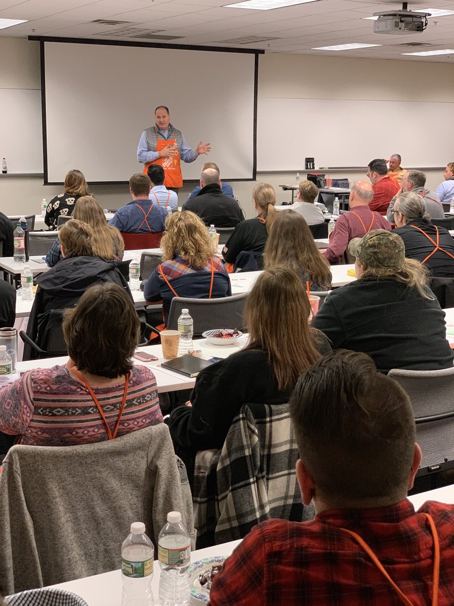ryan3040's tweet photo. @BrockDarby1 taking the time to reinforce the safety message on #WhyIWorkSafe and the behaviors around working safely, to the New England #InFocus Captains. @crystal_hanlon @Mike_Attar @JasonArigoni @KE_Eaton @brycebennettehs https://t.co/SuRIY0p9IF