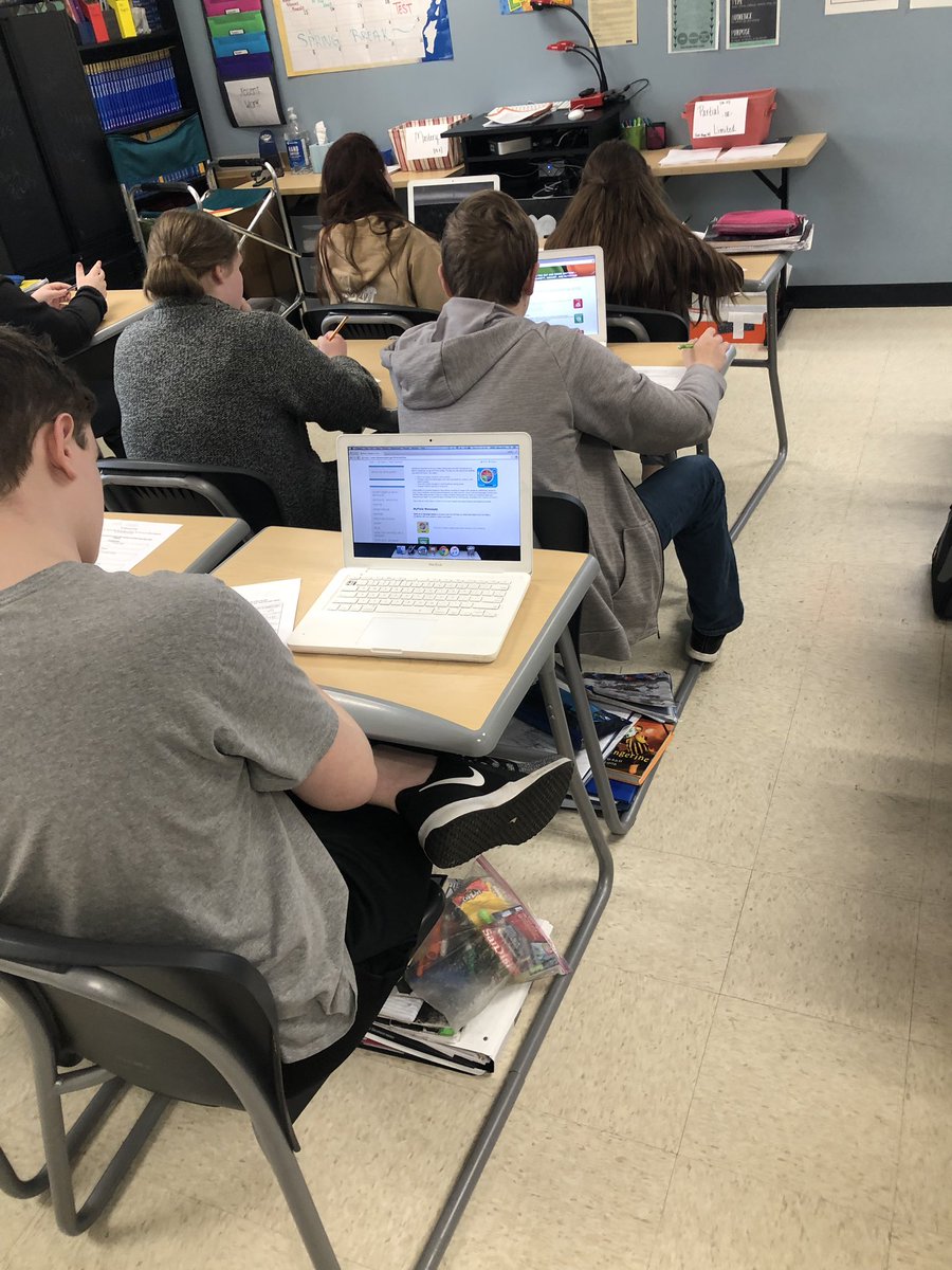 sw_facs's tweet image. FCS students are analyzing their learning check and determining their level of mastery for their learning target. After determining their mastery level they will complete the specific assignment for that level. #SWay #analyzingdata