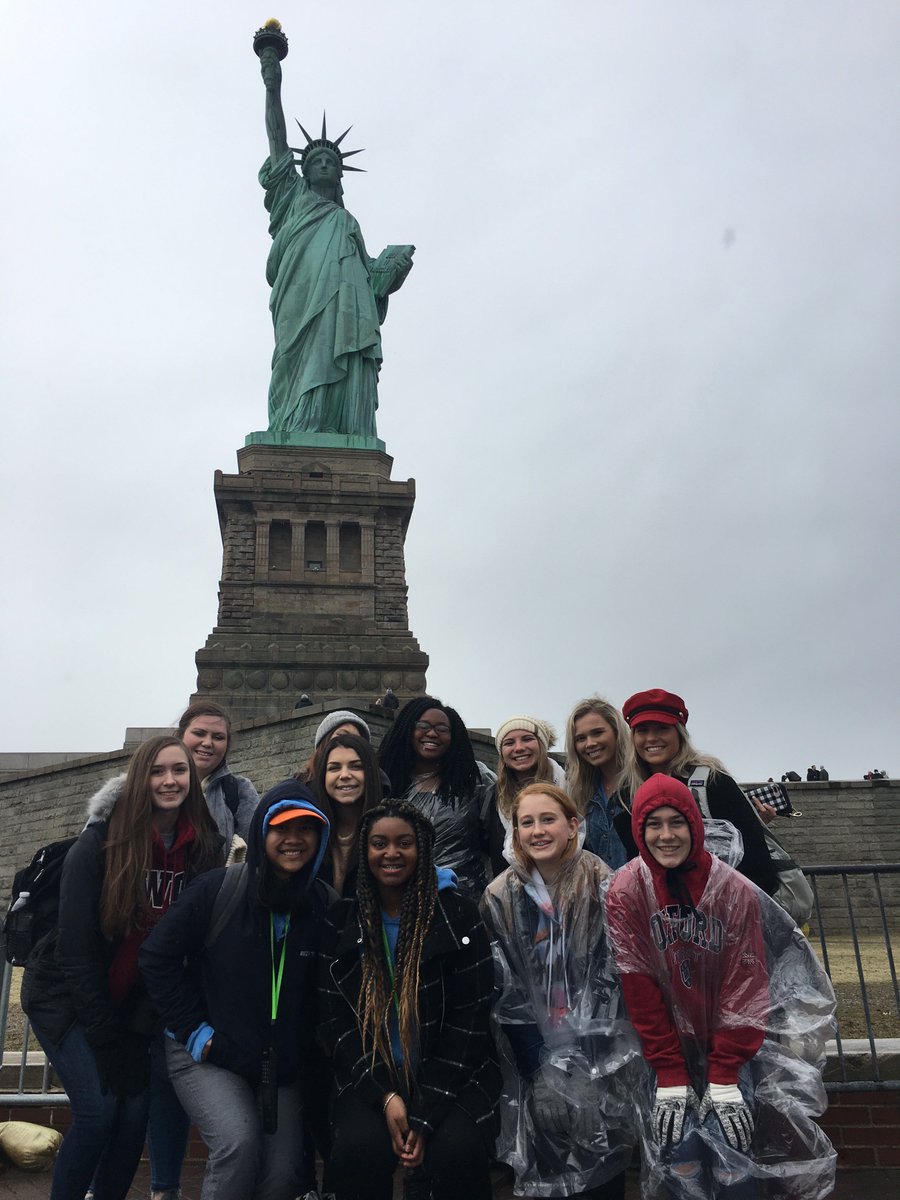 FairbornSkyhawk's tweet photo. FHS Class of 2019 fun in NYC! @fhs_classof2019 https://t.co/tLXtT1625X