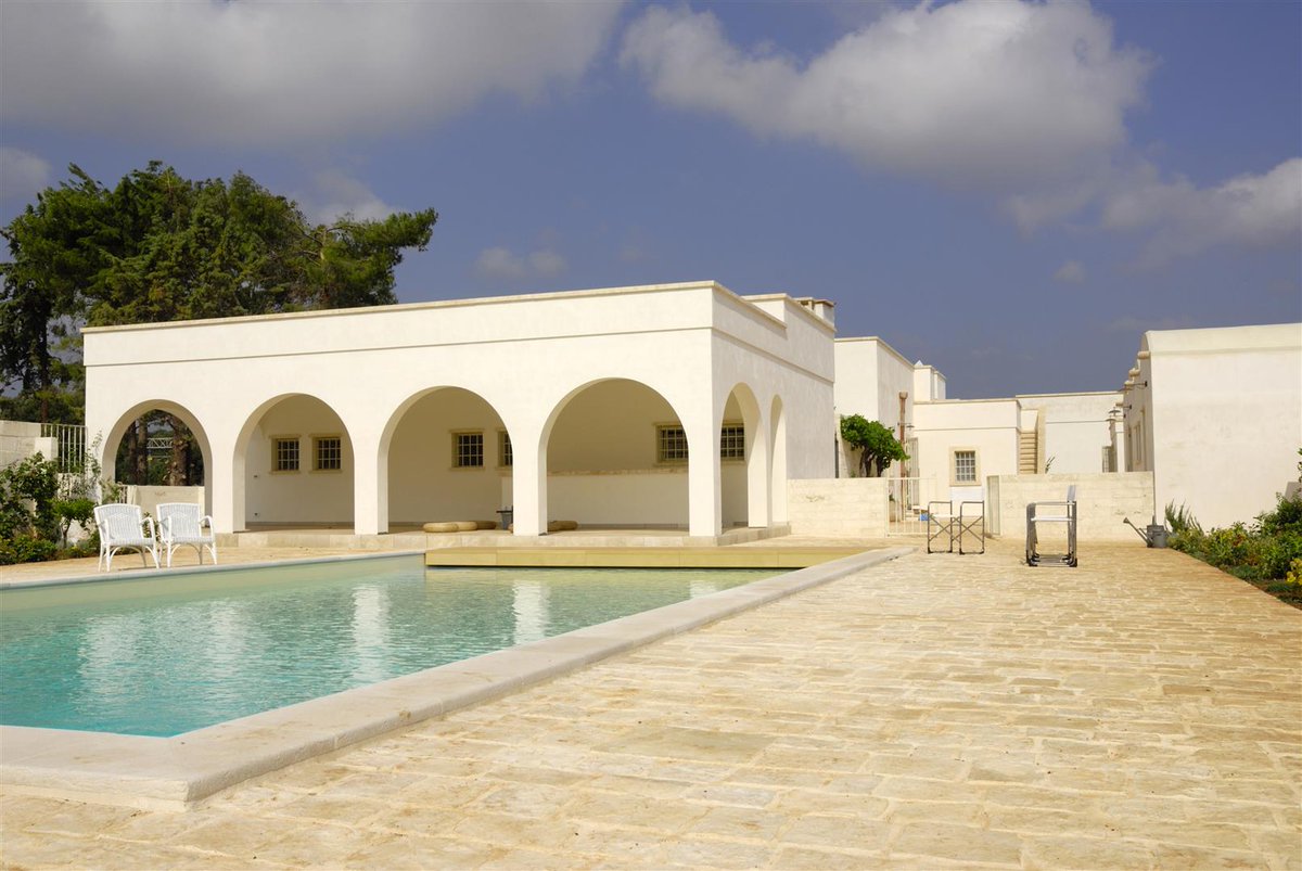 arkitectureow's tweet photo. Residenza Mediterranea. Antica Masseria dell’800 recuperata in Puglia https://t.co/vHtjRWvdeq