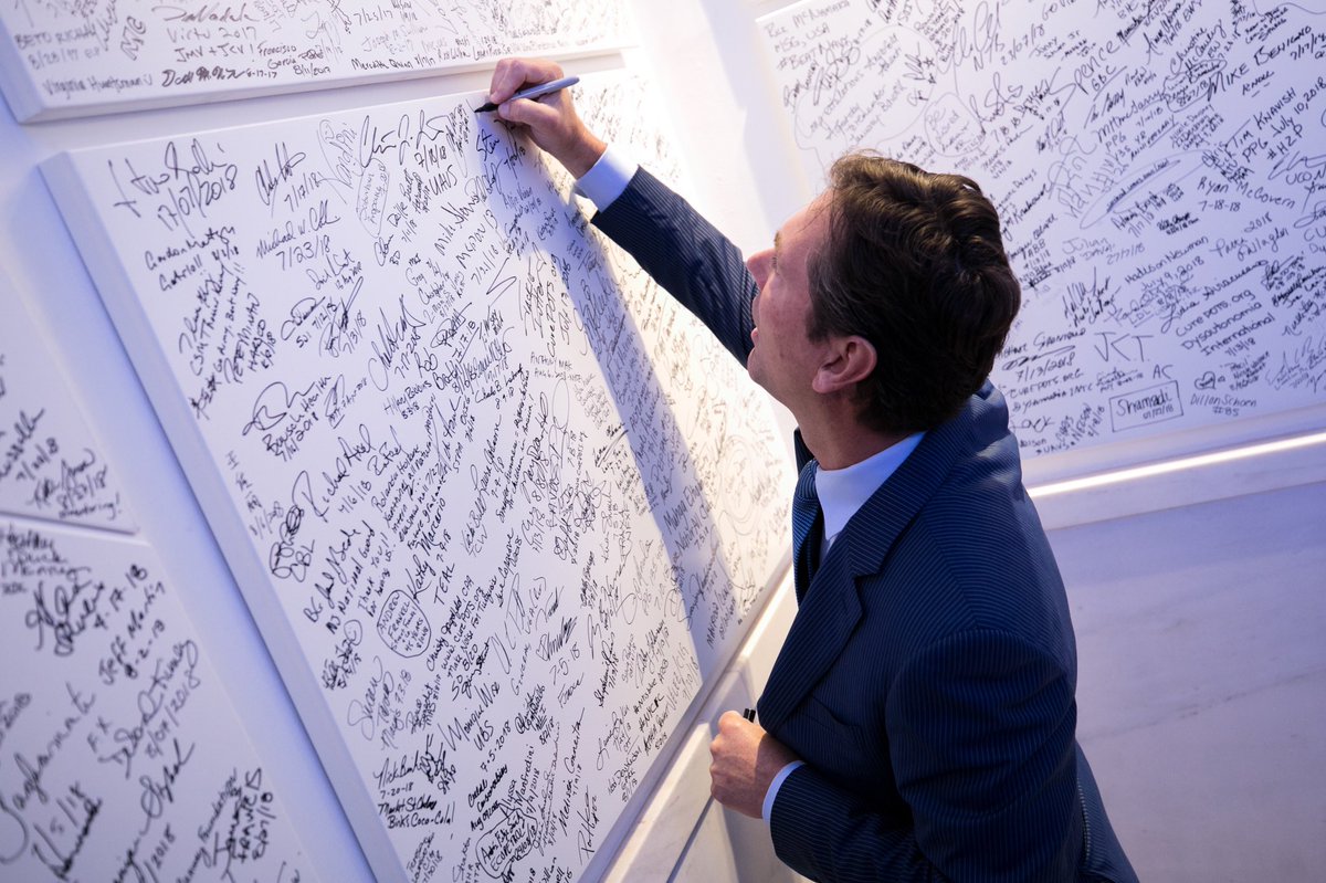 #FBF to this epic day when Level Brands rang the <a href="/NYSE/">NYSE 🏛</a> opening 🔔 Pictured here is our CEO <a href="/MartySumichrast/">Marty Sumichrast</a> making history on the NYSE members wall ✍🏼