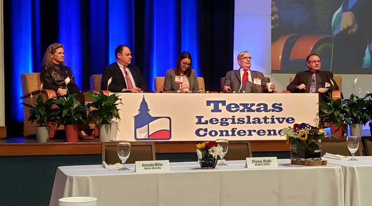 TXRealtors_GA's tweet photo. First @TxLegConf panel: “Changing Demographics in TX” w/ Ray Perryman of @PerrymanGroup, @DonnaHowardTX, @bcbstx’s Dan McCoy, @uscensusbureau former director Steve Murdock, &amp; Pia Orrenius of @DallasFed. #txlege https://t.co/39lRGD5nFv