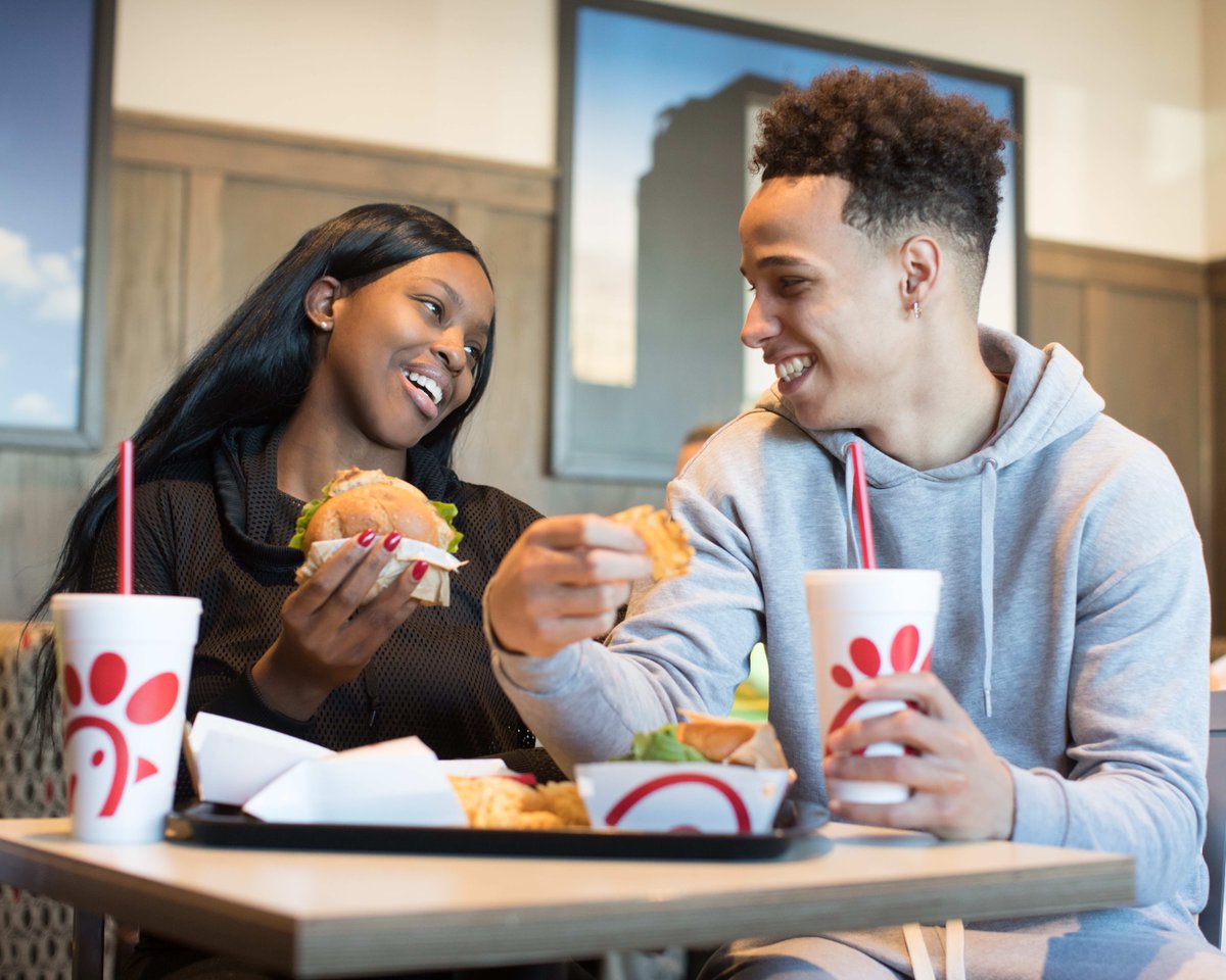 cfantarrant's tweet photo. Chick-fil-A lunch date? Yes, please! https://t.co/8l1kulKyUo