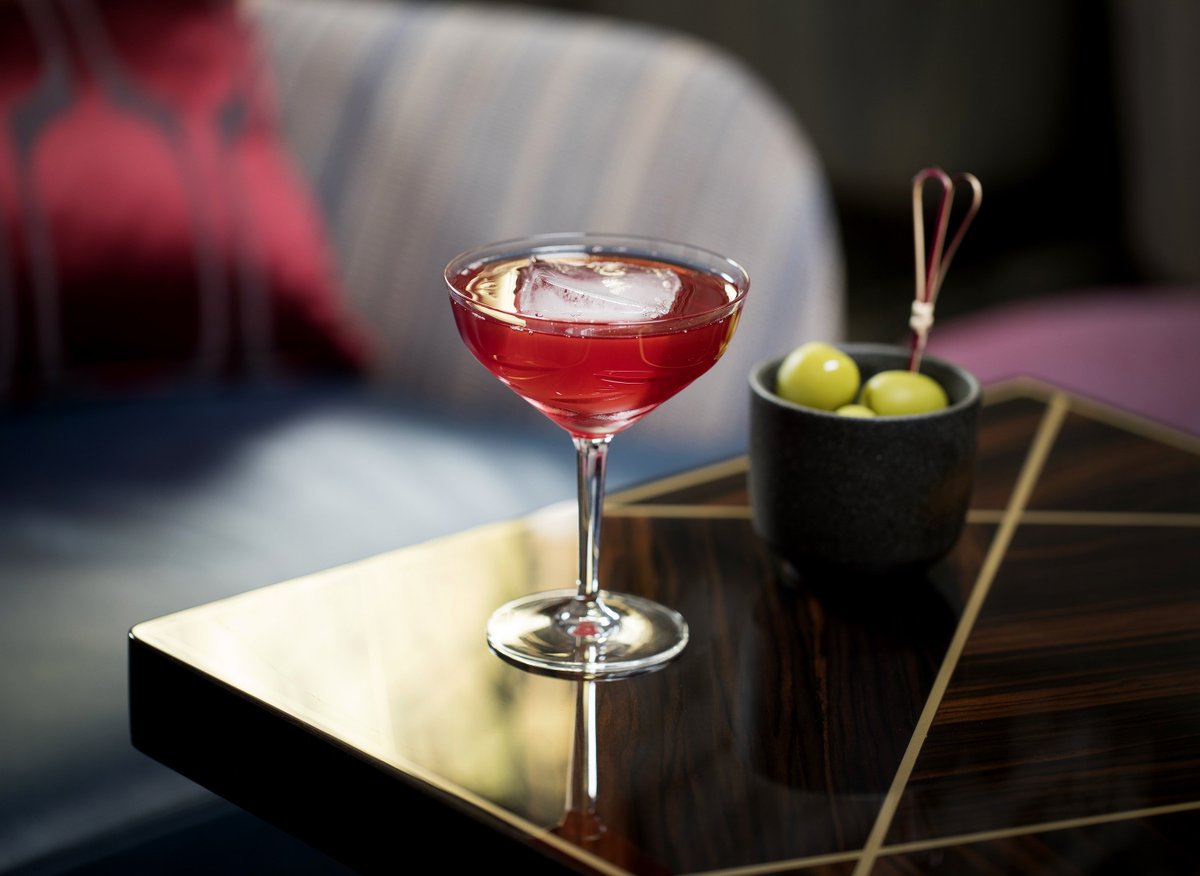 MO_LONDON's tweet photo. Celebrating the weekend early… Cheers! #MandarinBar #SpecialMOments #ImAfan #LondonLove #HeresToTheWeekend https://t.co/rALLiV1Jhi