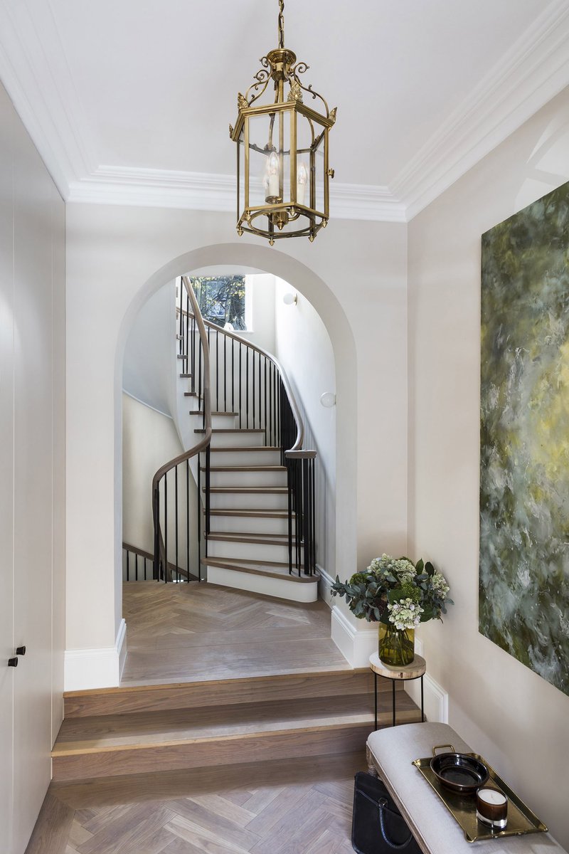 MartynWhiteLDN's tweet image. Stairway to luxury living - still one of my favourite projects that I have had the incredible opportunity to explore for myself. Discover the designs of @echlinproperty ‘s Leverton House: martynwhitedesigns.com/blogs/interior… #interiordesign #echlin #luxuryliving