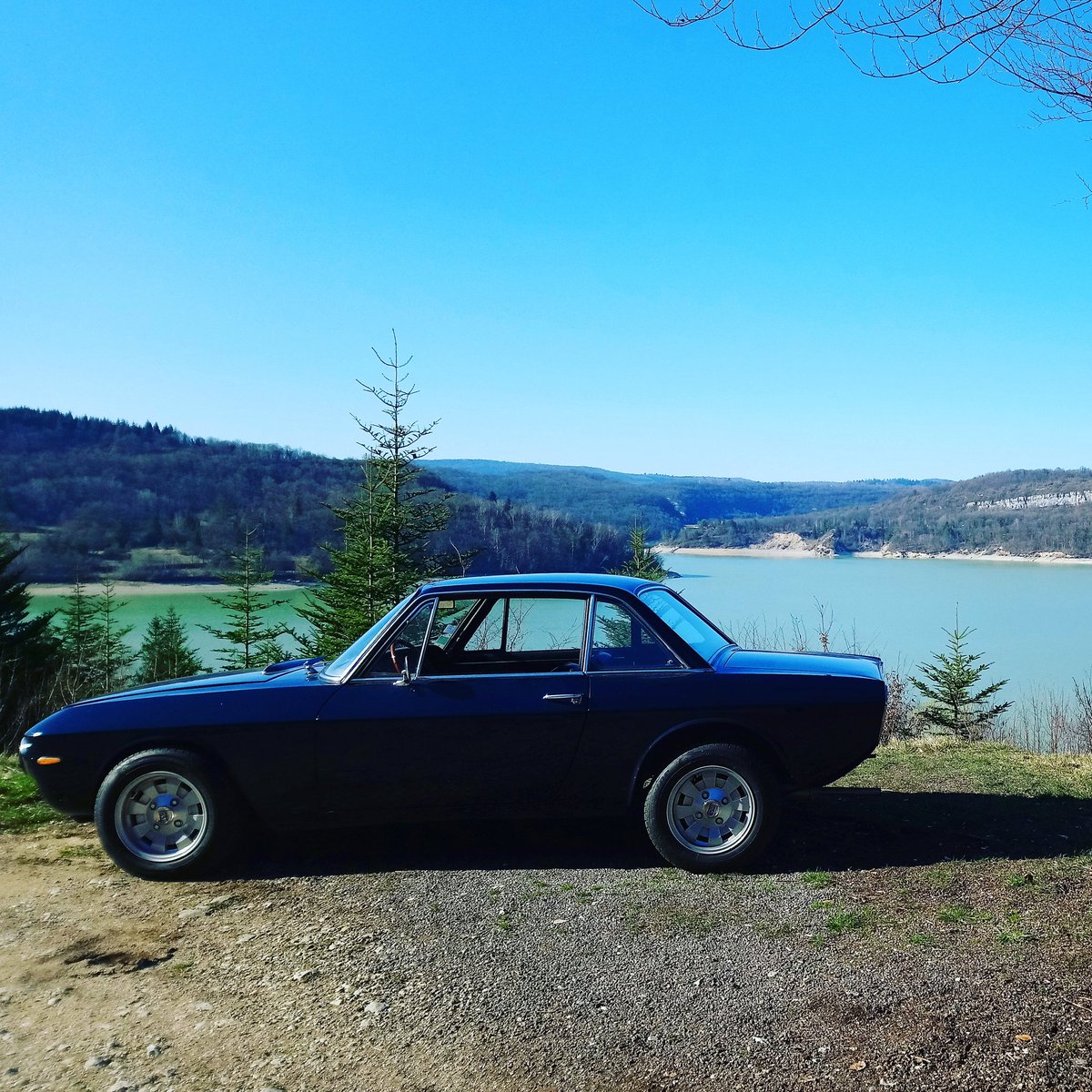 XaV_04's tweet photo. Ça fait du bien de ressortir cette voiture 😁😘
#lanciafulvia #lacdevouglans #Happiness @juratourisme @savelancia @lanciaauto https://t.co/x01riqvpxQ