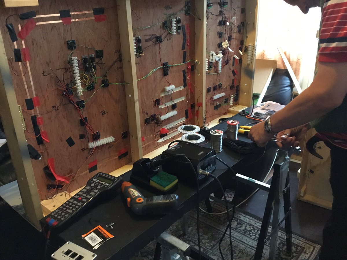 CicelyTmd's tweet photo. 22/03/19 Depot board 1 (now2) West Side
Fitting the new DCC decoder modules , thanks to Tina at @ScaleModelScene for a fast delivery. GMC-PM60
@Gaugemaster #DCCconcepts #Ihateelectrics https://t.co/ny5JHnSmrL