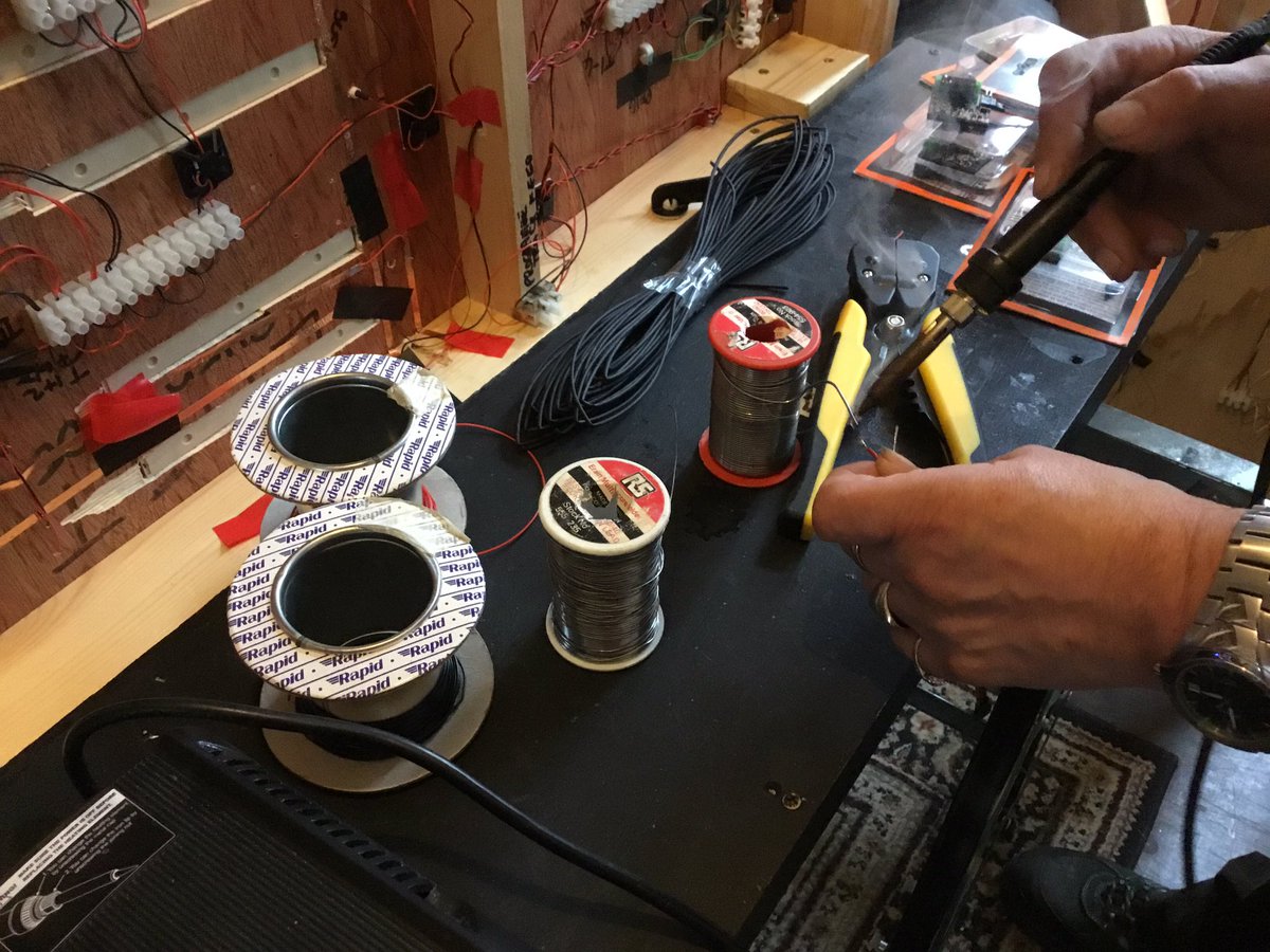 CicelyTmd's tweet photo. 22/03/19 Depot board 1 (now2) West Side
Fitting the new DCC decoder modules , thanks to Tina at @ScaleModelScene for a fast delivery. GMC-PM60
@Gaugemaster #DCCconcepts #Ihateelectrics https://t.co/ny5JHnSmrL