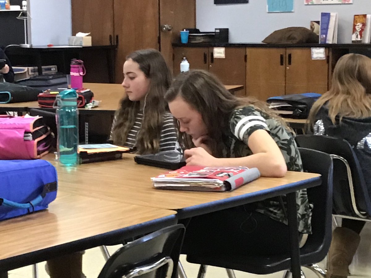 harbortt's tweet image. Finding informational presentations through YouTube Channels! What! “We are watching YouTube today??” #teachingtech #MiltonInnovation @MMS_RedHawks #springbreakfever