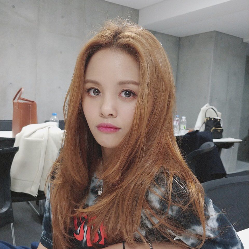 CLCBrazil_'s tweet photo. [ TRAD IG ] 190322 #CLC #Sorn:

"Olá Japão 🤟🏻
De: Seunghee unnie celular Android 🐥
#UcubeConcert"

https://t.co/JUk7ez8RT7 https://t.co/uwLdMzaMgV