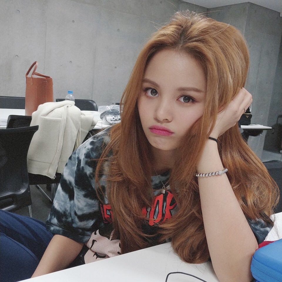 CLCBrazil_'s tweet photo. [ TRAD IG ] 190322 #CLC #Sorn:

"Olá Japão 🤟🏻
De: Seunghee unnie celular Android 🐥
#UcubeConcert"

https://t.co/JUk7ez8RT7 https://t.co/uwLdMzaMgV