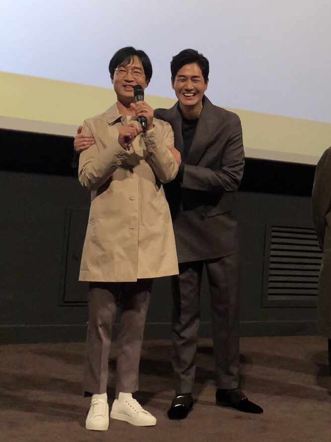 H4NT4's tweet photo. 이거 ���초 시사회 때 찍었던건데
유짙이 호표지철이라고 미리 스포한거죠???
진짜 미친거아녀... https://t.co/ayRBuLv6sV