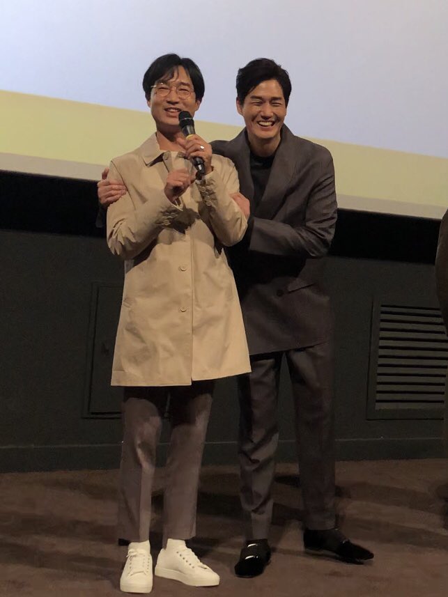 H4NT4's tweet photo. 이거 ���초 시사회 때 찍었던건데
유짙이 호표지철이라고 미리 스포한거죠???
진짜 미친거아녀... https://t.co/ayRBuLv6sV