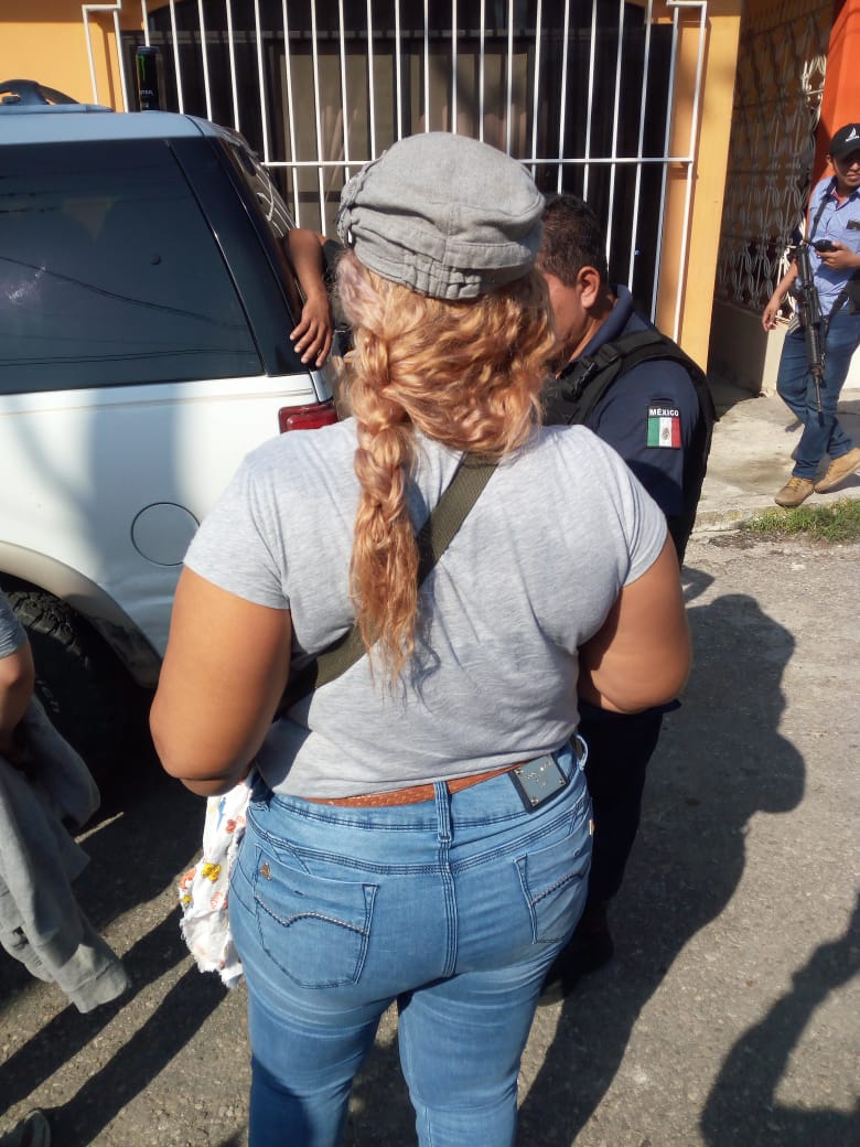 AhoraTabasco's tweet photo. ... además de que el presunto "pollero" fue detenido, estos hechos ocurrieron sobre la calle Agapito Domínguez de la colonia Guayabal. #Tabasco #Villahermosa https://t.co/1LxMh4UWtX