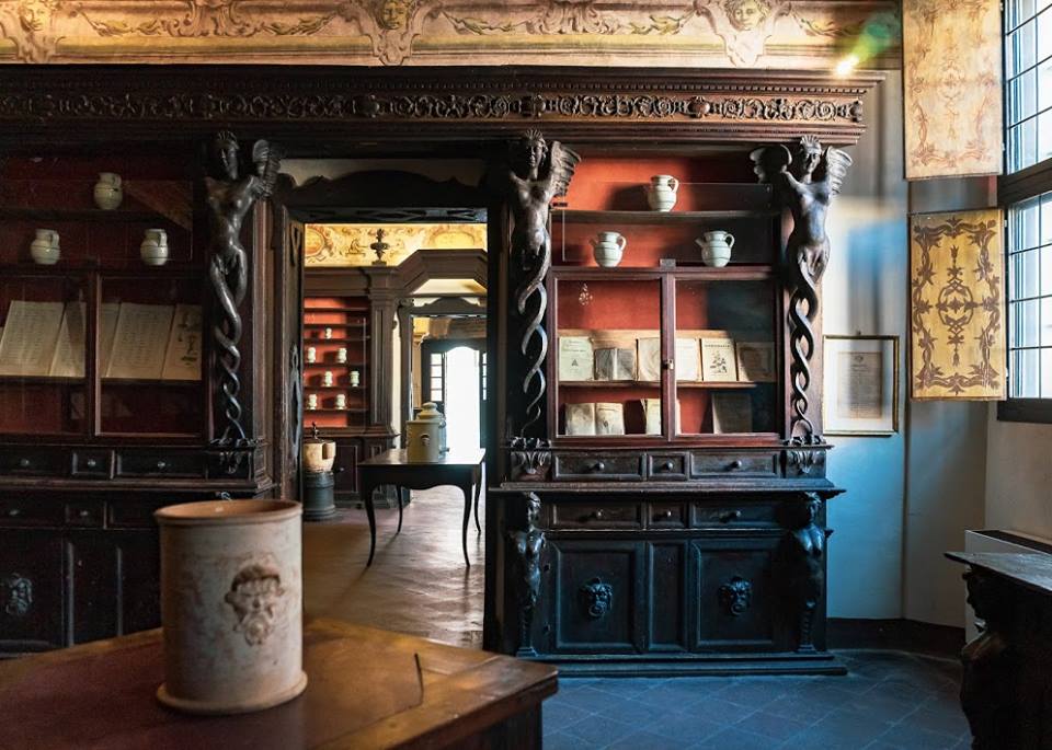 parmawelcomeoff's tweet photo. #Alambicchi, #storte, #albarelli e #libri con cui i monaci preparavano i loro "medicamenta". Scoprite l'Antica Spezieria di San Giovanni sabato 23 marzo con Parma City Tour del sabato pomeriggio, oltre al consueto percorso
#parma #parma2020 #giornateFAI > https://t.co/wK6HB5Iyrd https://t.co/mOrLdy3xOO