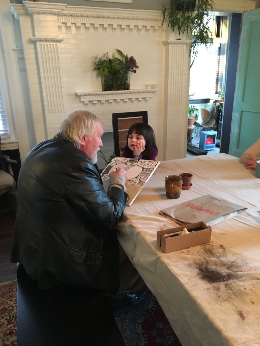 MansionYingling's tweet photo. John MacGregor drawing Evelyn. I love this photo. #Goodallover #Artjam https://t.co/ODFbaCoB3Y