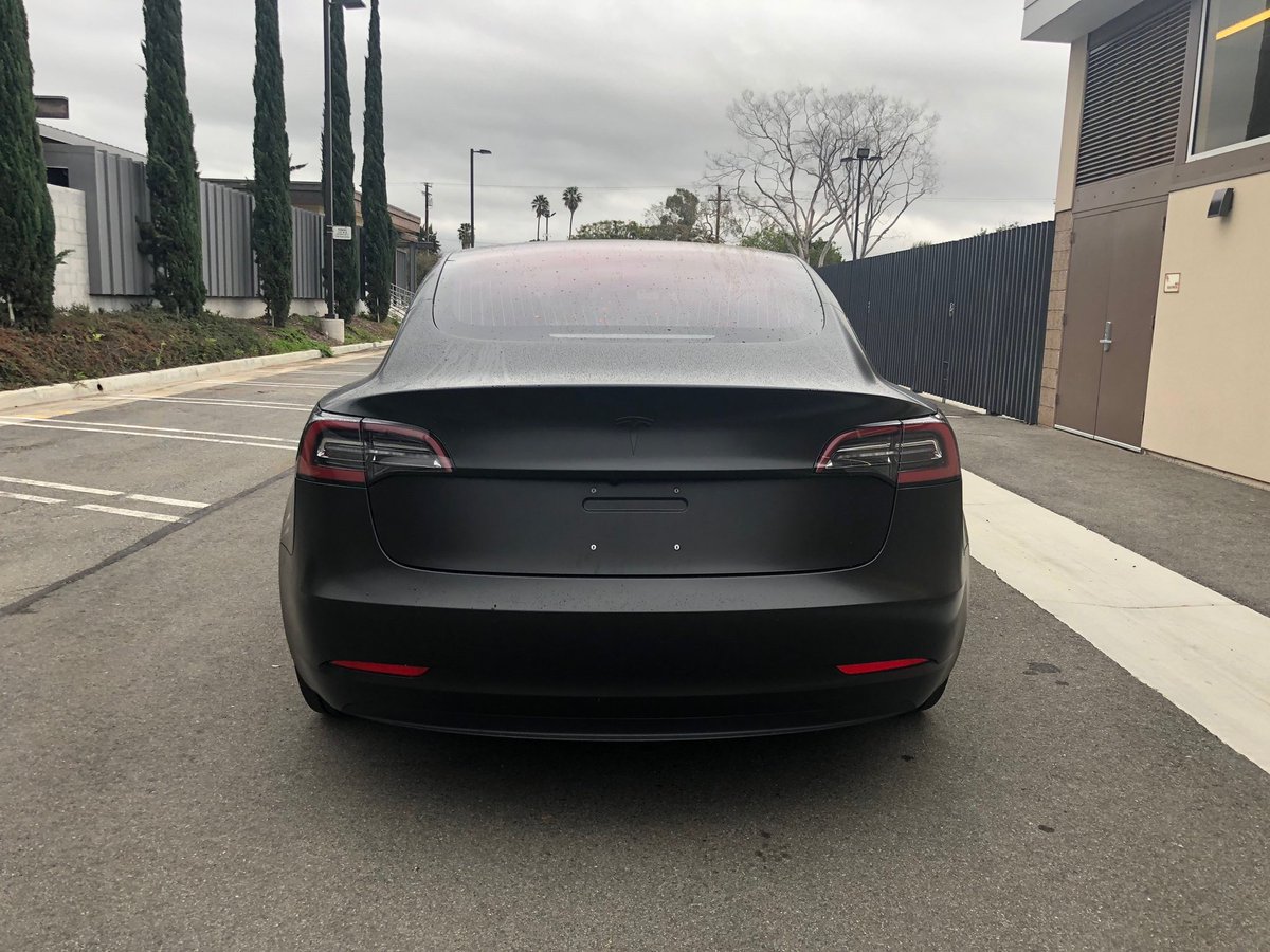 Teslanet3's tweet photo. Tesla Model 3 in-depth review - see why it’s the best electric car in th... https://t.co/cWVwg1EFIc https://t.co/Xs0EORNkNK