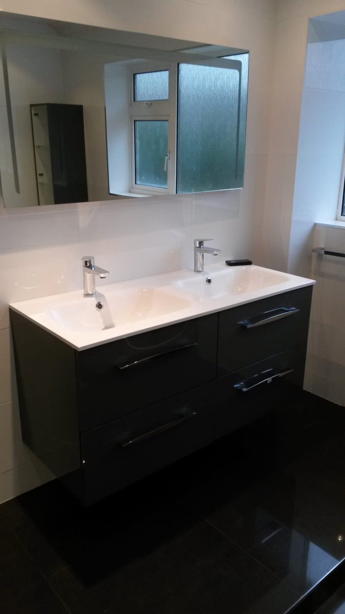hpsmaidenhead1's tweet photo. Excellent bathroom supplied by @hpsmaidenhead1 and fitted by a top installer #bathroomdesign #bathroomdecor #hpsmerchant https://t.co/IJdYQe2Fyb