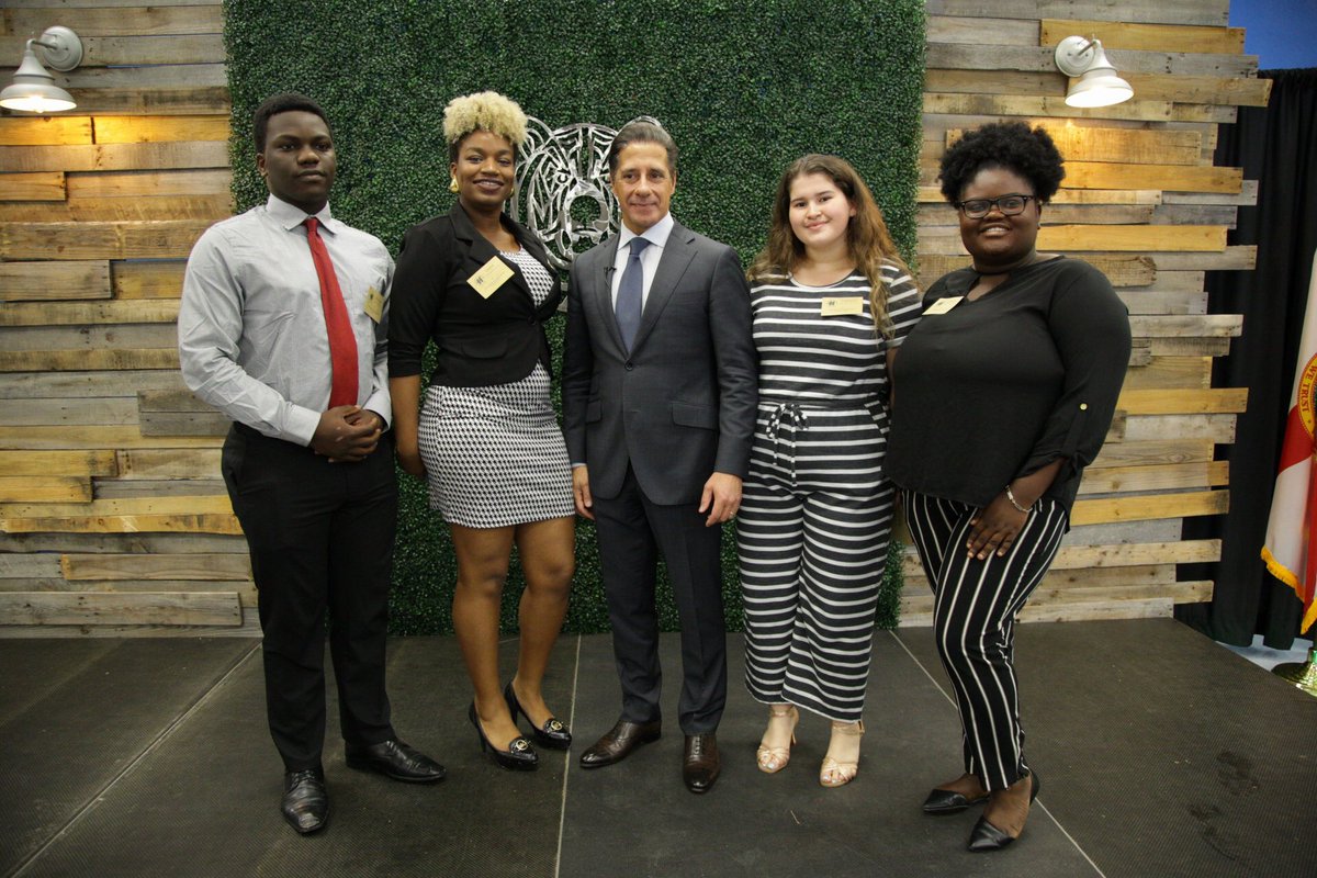 LAUSDSup's tweet photo. I asked student leaders @MDCPS, what 2031 will look like? How will you change the world? Their responses give me hope. I cannot wait to witness the things that they will do to make our world a better place. #SupRT19 https://t.co/I7RIqh8uyV