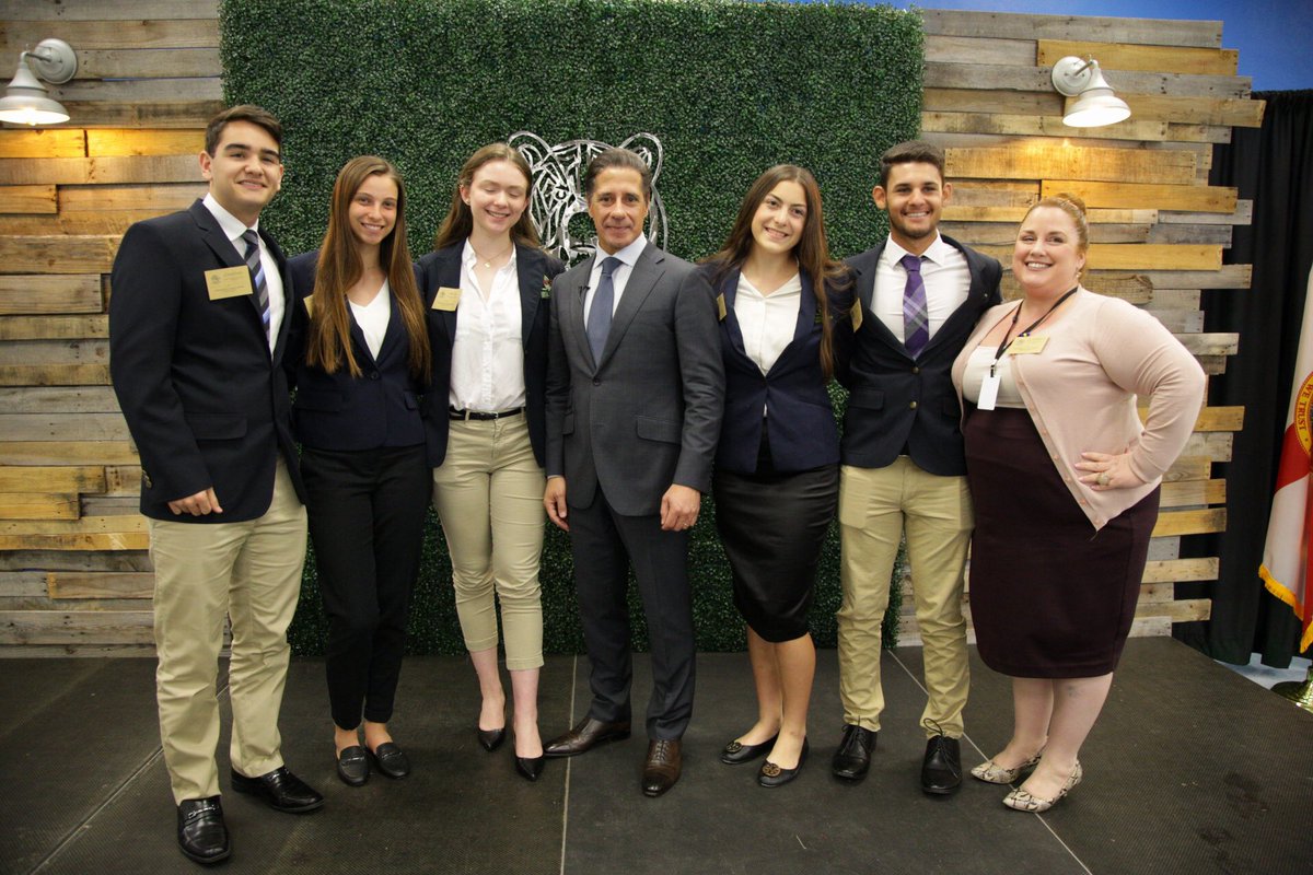 LAUSDSup's tweet photo. I asked student leaders @MDCPS, what 2031 will look like? How will you change the world? Their responses give me hope. I cannot wait to witness the things that they will do to make our world a better place. #SupRT19 https://t.co/I7RIqh8uyV