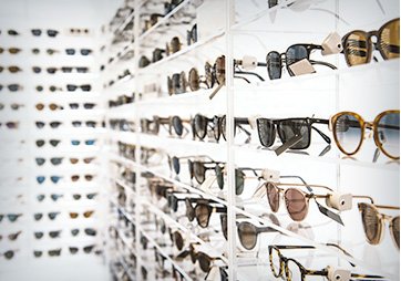OptiCommerceUK's tweet photo. Attending @Optrafair to scout out new ranges for your practice? Don't forget to let your social media followers know about exciting new products or frames that you discover when you're out and about! #OptiTips #Optician #Optrafair #SocialMedia #DigitalMarketing https://t.co/A61VcjigiF