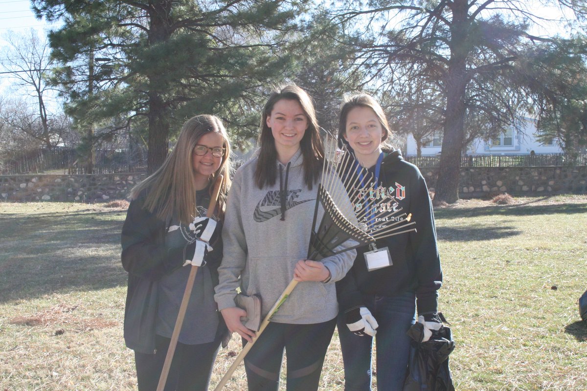 McCurdyMinistry's tweet photo. The youth group from #firstunitedmethodistchurchofedmond
were here at MMCC and made a major impact!

If you'd also like to make an impact on MMCC, please contact Eufemia Romero at eromero@mccurdy.org or at 505-753-7221.
#umvim,#umcmission,#umwomen,#scjumcmissions https://t.co/DdoB6nExoO