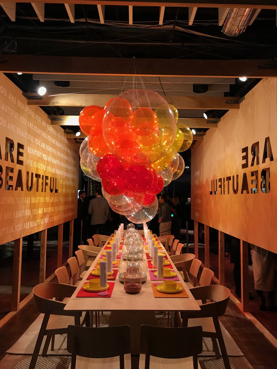 InteriorDesign's tweet photo. #DiningbyDesign2019 kicked off last night with a cocktail hour featuring amazing installations, including one by Interior Design with @FormicaGroup and Reis Contracting! https://t.co/kMewriljwQ