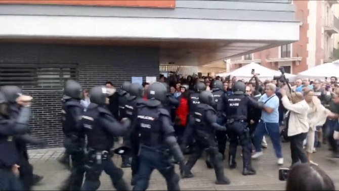 3CatInfo's tweet image. Un cap de la Policia Nacional diu que l'operatiu de l'1-O es va dissenyar dies abans bit.ly/2TsGUCg