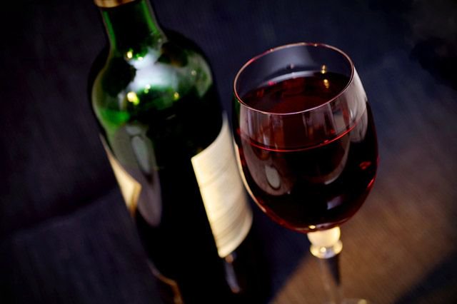 Philly_PR_Girl's tweet photo. Looking to wine &amp; dine in Philly this weekend? Check out @chatayeethai in @midtwn_village and pair your authentic Thai meal with a bottle of wine. Check out the full wine list here: https://t.co/4aqPlb8jlA https://t.co/WmeuVJjORD