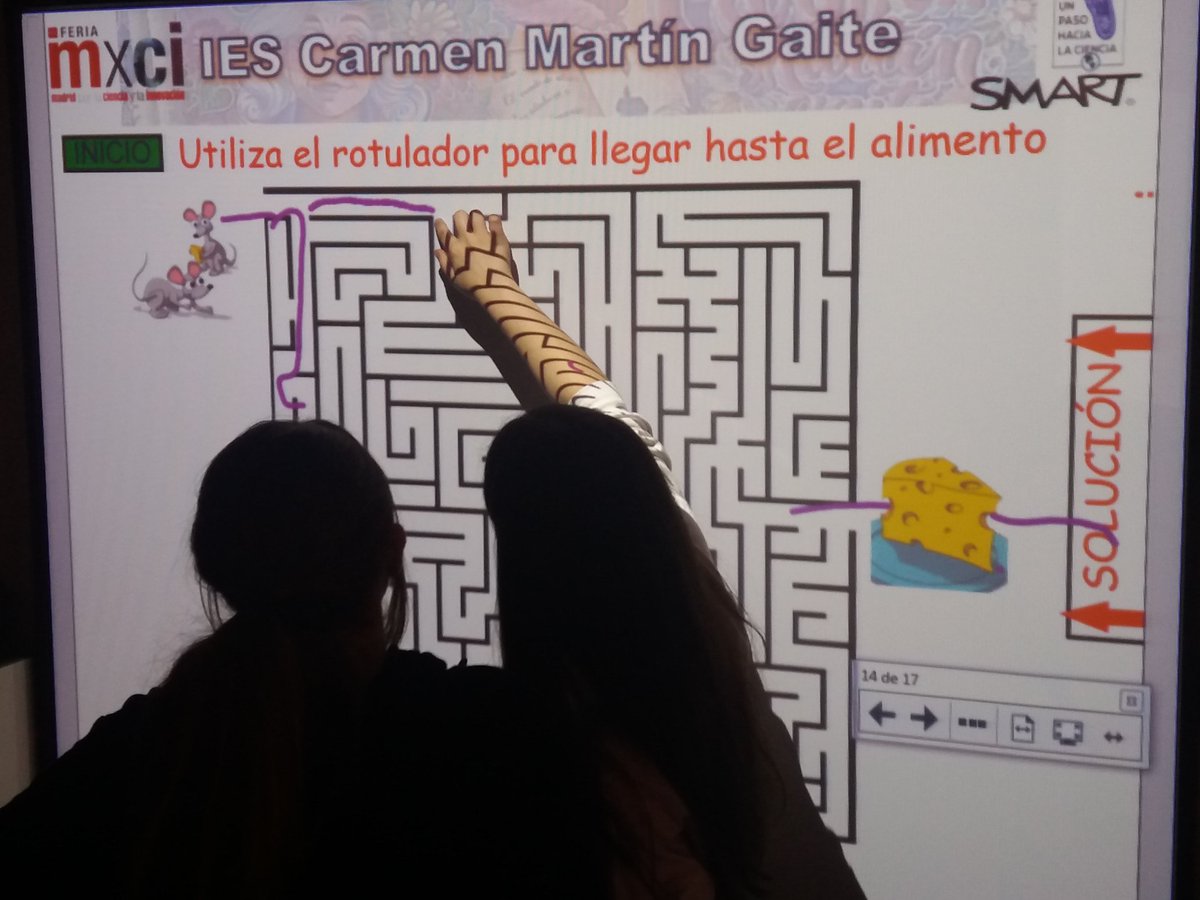 1pasoala100cia's tweet photo. Alumnas del equipo de #BiologíayGeología del #IESCarmenMartínGaite de #Moralzarzal ensayando para el panel interactivo que tendremos en el stand 5A19 de la Feria #madridxlaciencia #SMART_Tech_ES ¿Te atreves a jugar en #SomosLoQueComemos? Jueves 28 de marzo.... ¡No lo olvides! https://t.co/sB144he7ph
