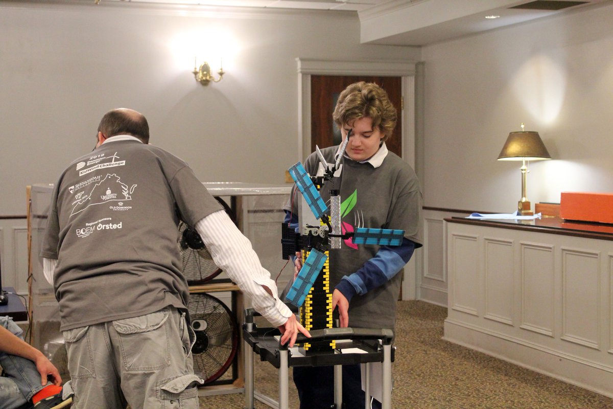 oduwebbctr's tweet image. Shout out to the students competing in the #KidWindChallenge today! Their innovative turbines have the captivated the crowd 😱 Good luck to all! #WindEnergy 🌬️