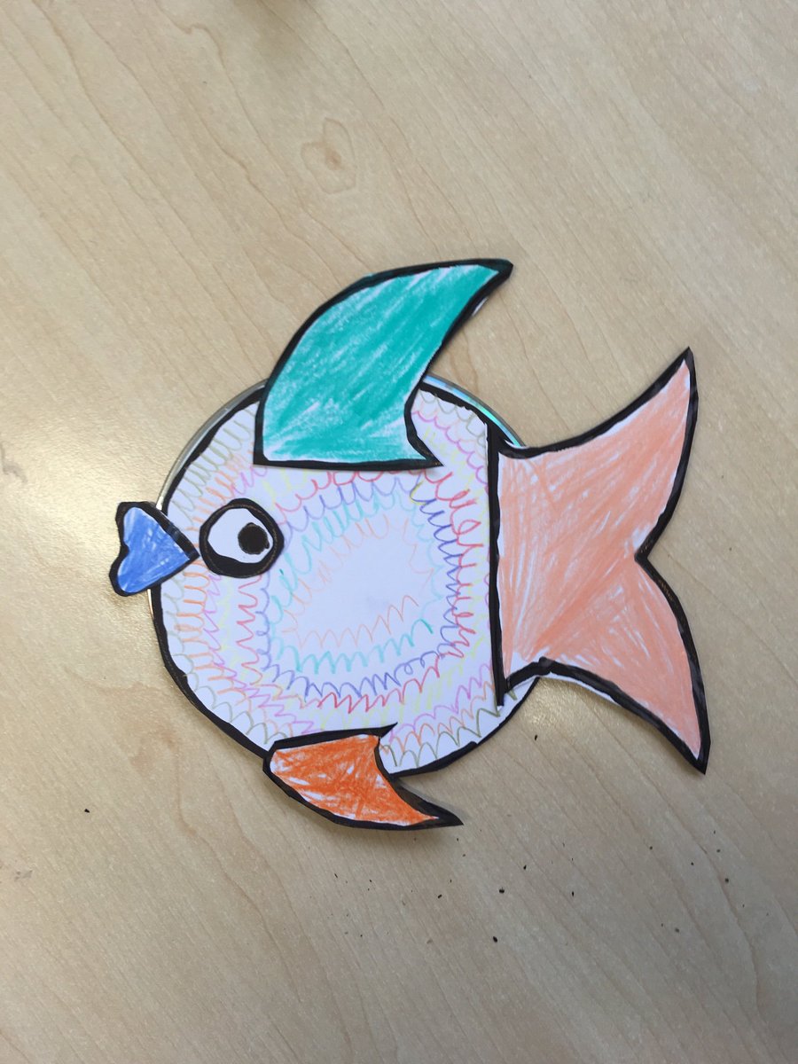 pjp_ie's tweet photo. Reduce , reuse , recycle - we recycled these old CDs today to make some funky fish creations #ReduceReuseRecycle #ArtAttack #MsMagner #MsDromgoole @ScoilnetArtist @GreenSchoolsIre @greenschoolsorg @ECOUNESCO https://t.co/wtEF2QavBB