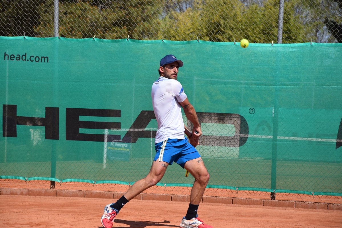 ¡Esta mañana hemos recibido la visita de Tommy Robredo! 👏🎾 
Ha estado entrenando junto a Mario Vilella de cara a su preparación para los próximos torneos de tierra batida, como el Ferrero Challenger 🙌🔝
¡Te vemos en 10 días! 😉🙃
#equeliteacademy
#ferrerochallenger
#betennis