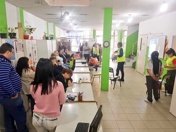RocioMVG's tweet photo. Hoy nos visita en Consejo Escolar el equipo de Defensa Civil del Municipio para darnos una capacitación sobre el Uso Correcto de Extinguidores. https://t.co/GBtAHh9dWc