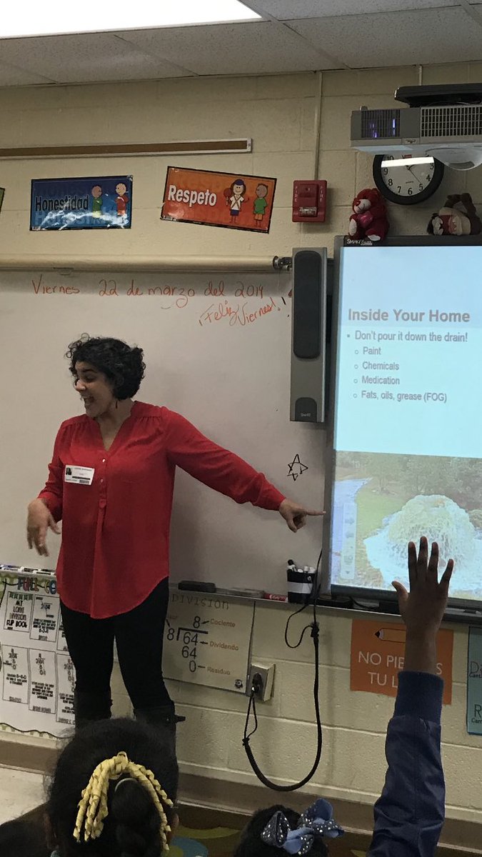 MKnosby's tweet photo. Awesome #WorldWaterDay presentation with our @CLTWater partners this morning.  We talked with 4th graders at @oaklawnla about the importance of water and water quality. Thanks @CharMeckSchools for giving us this opportunity! @HDRwater https://t.co/CrX1t74uSr