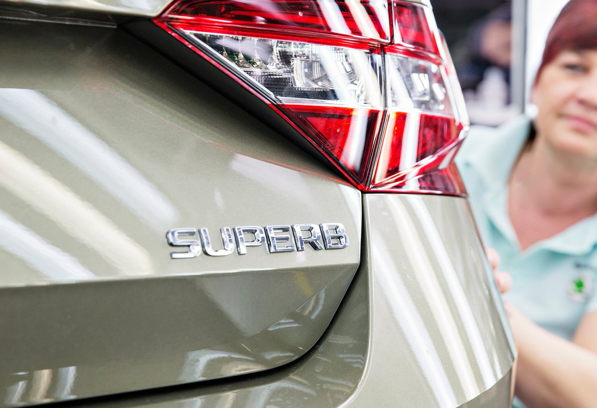 VantageMotorGrp's tweet image. Today, the 500,000th Third-Generation #ŠKODASuperb rolled off the production line in #Kvasiny. To date, the brand's top model does not fail to impress customers all over the world.