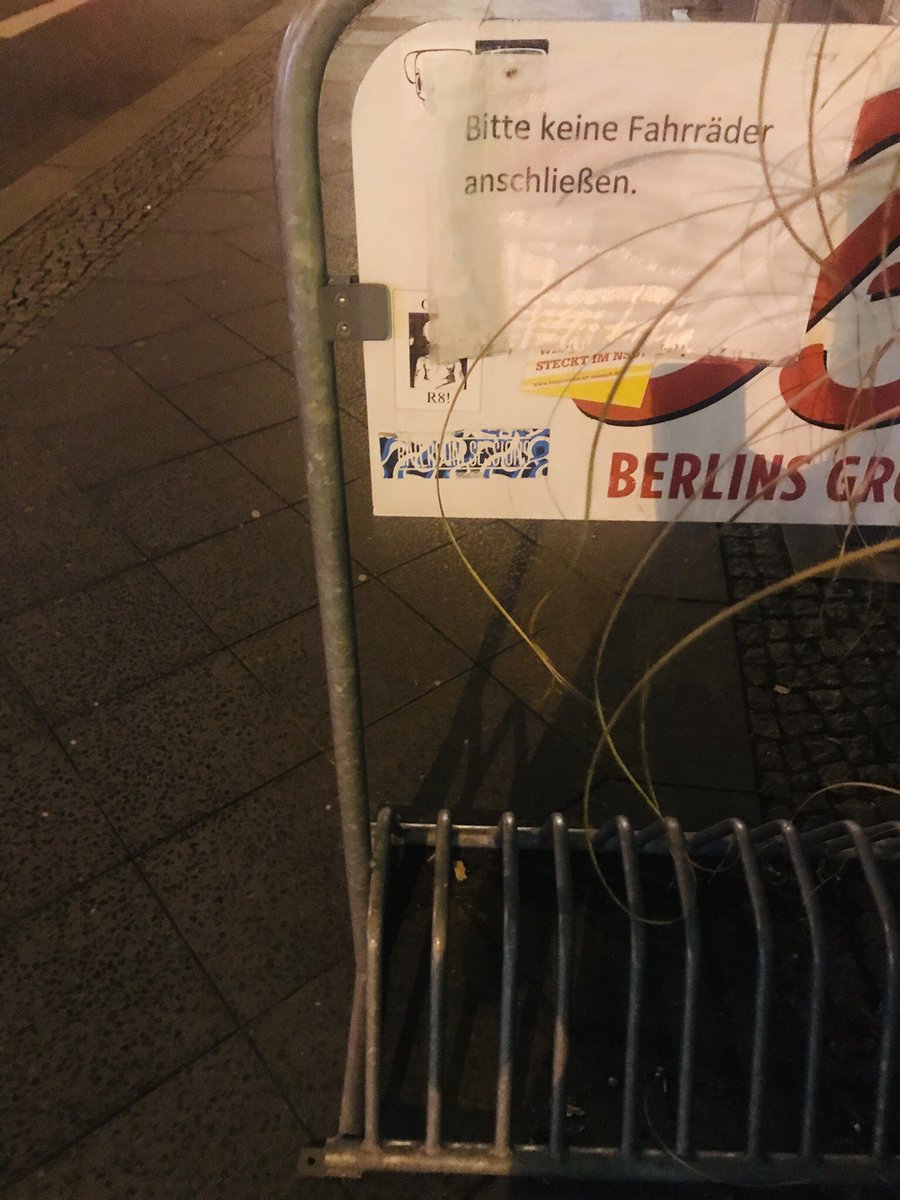 KayserLive's tweet photo. Wenn du das Fahrrad nicht im Fahrradständer anschließen darfst, dann bist du in Berlin. #berlin #crazytown #crazyberlin #bicycle https://t.co/rSD3uVWOmq