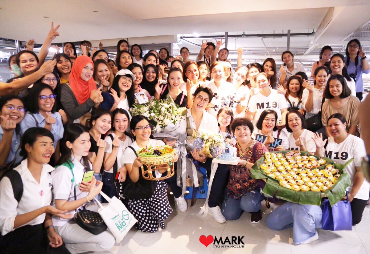 Prinfanclub's tweet photo. ความสุขของวันนี้ HBD บอสอีกครั้งนะคะ อบอุ่นสุดๆไปเลยค่ะ 😁🎂 

#HBDMarkprin2019 #หมาก #หมากปริญ #prinfanclub https://t.co/AcgKvyFgXo