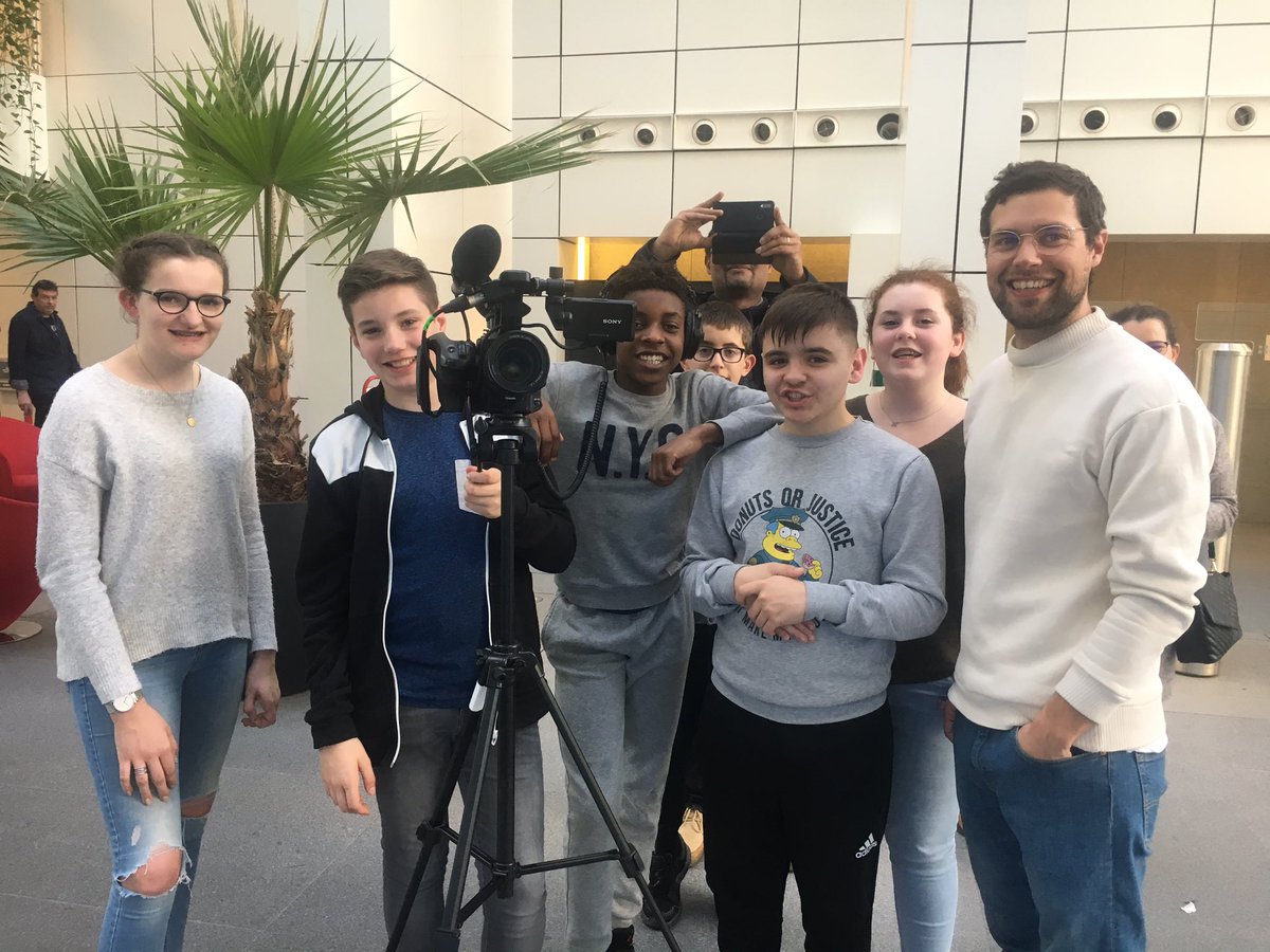 fsaltiel's tweet photo. On continue notre aventure @txikiprod chez @gulli pour un atelier reportage vidéo avec les merveilleux collégiens de Rouen ! @LaSpme @LeCLEMI @ViSassoon @corentincoeplet @Vin__d #EMI #Jeunesse #Medias https://t.co/nXVR2o3PAc